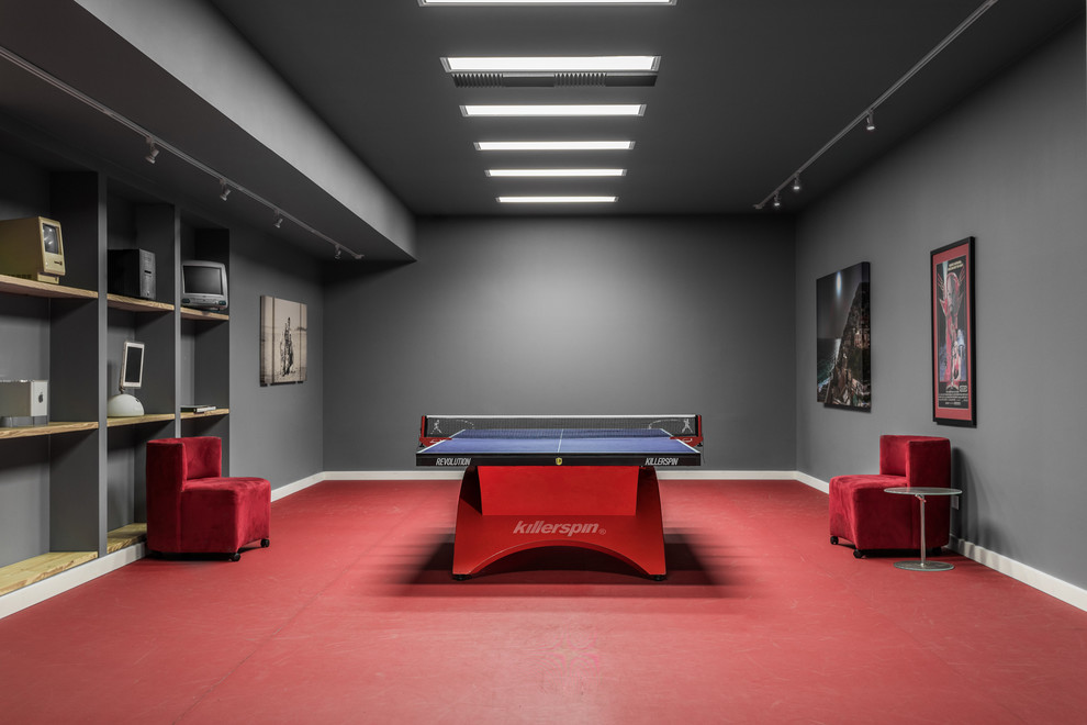 Идея дизайна: подвал среднего размера в стиле модернизм с выходом наружу, серыми стенами и красным полом