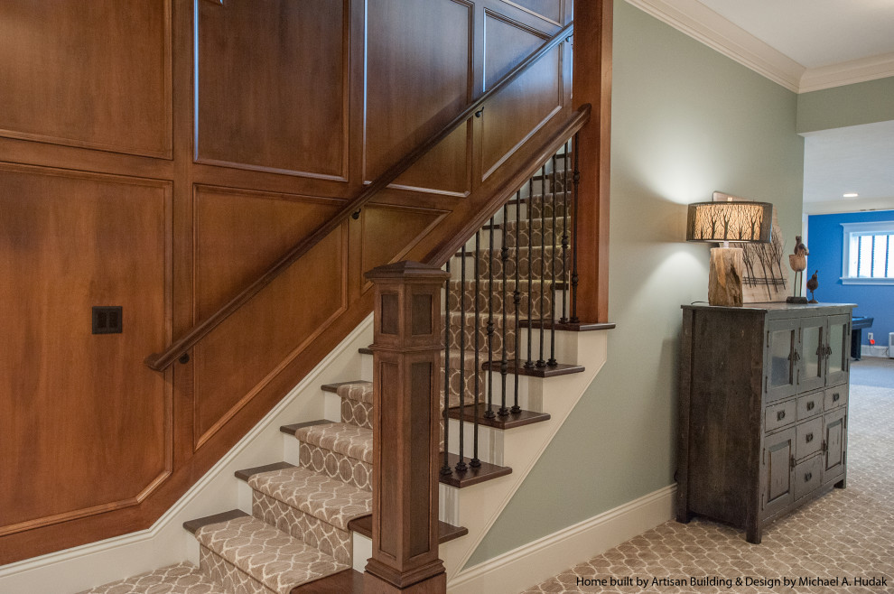 New Twist on Traditional Classique Escalier Cleveland par Swiss