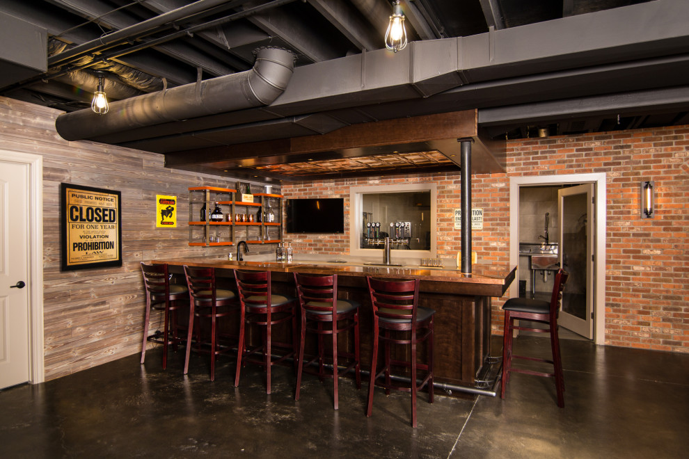 Свежая идея для дизайна: большой подвал в стиле лофт с домашним баром и бетонным полом - отличное фото интерьера