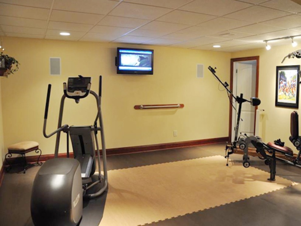 PaviHome Home Gym flooring Traditional Basement Chicago by