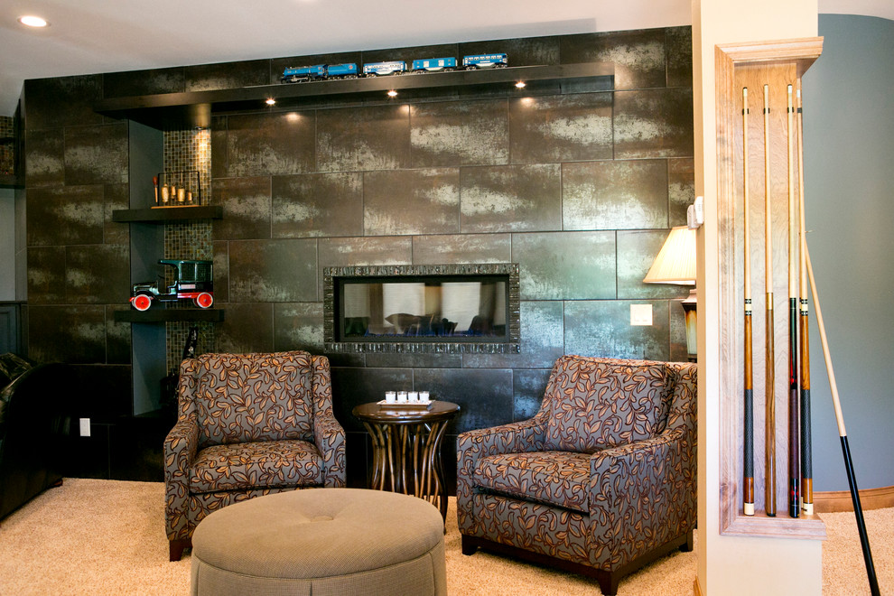 Пример оригинального дизайна: гостиная комната в стиле неоклассика (современная классика) с синими стенами, ковровым покрытием, бежевым полом и бильярдным столом