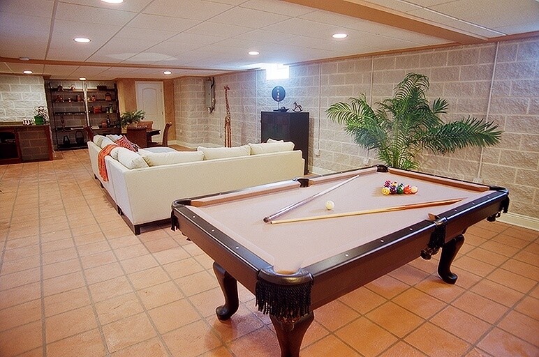 Photo of a traditional basement in Cleveland.