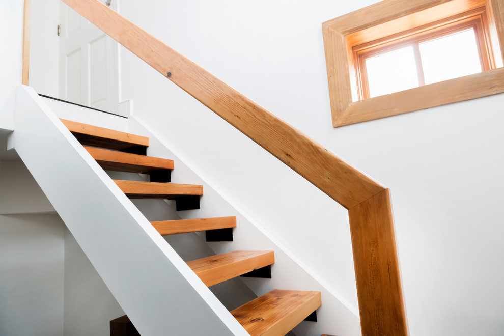 Exemple d'un petit escalier éclectique.
