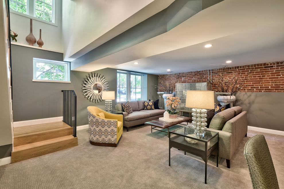 Idee per un soggiorno tradizionale con pareti grigie, moquette e pavimento grigio