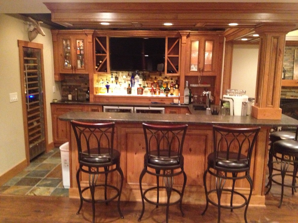 Design ideas for a classic home bar in Detroit.