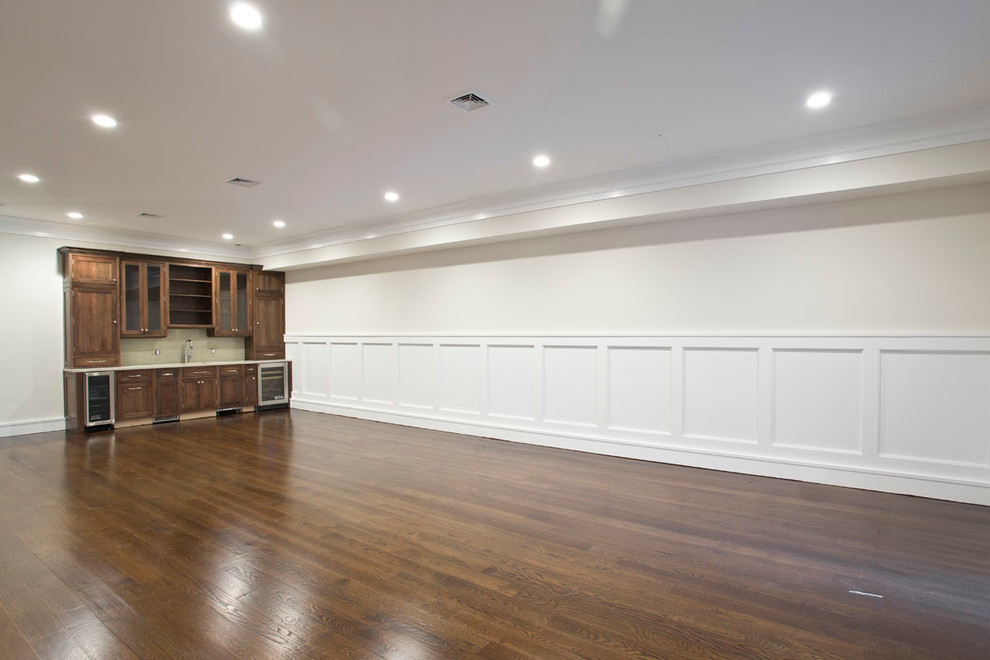 Design ideas for a traditional basement in Los Angeles.