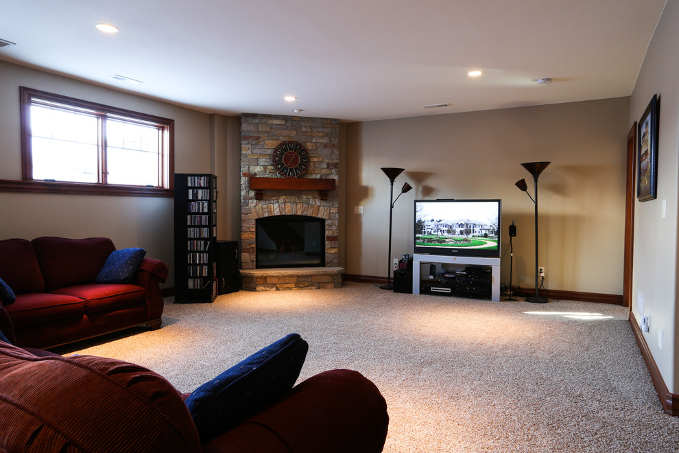 Inspiration for a timeless basement remodel in Milwaukee