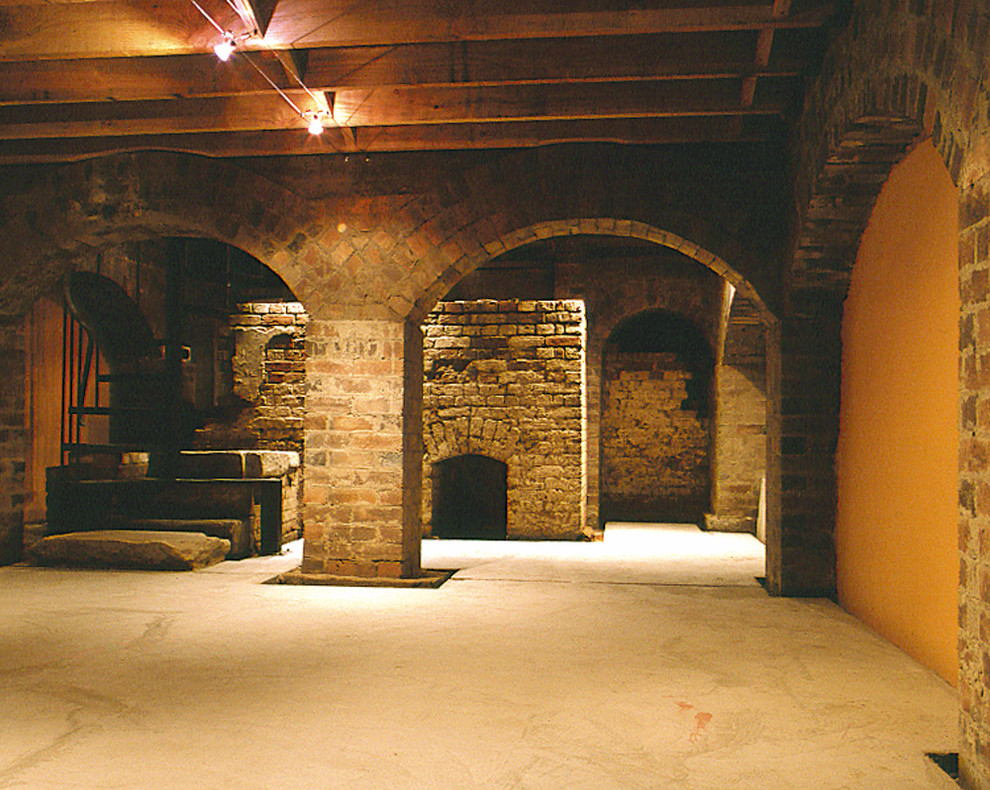 Inspiration for a classic basement in Sydney.