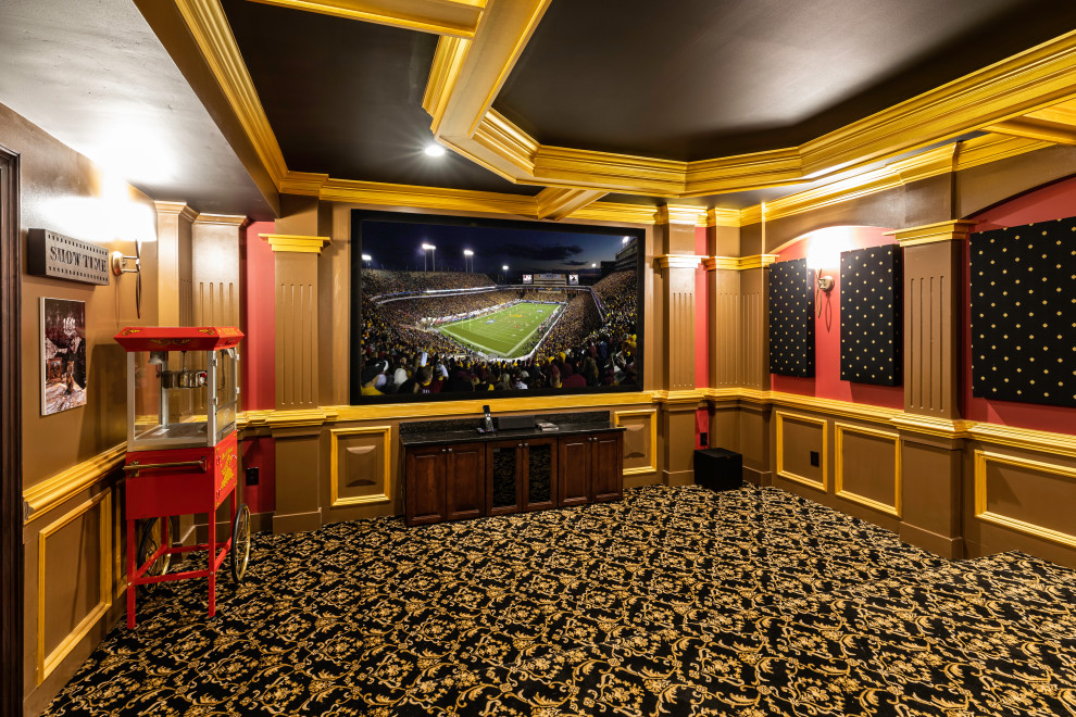 Exemple d'un grand sous-sol tendance donnant sur l'extérieur avec salle de cinéma, une cheminée standard, un sol marron, un plafond décaissé et boiseries.