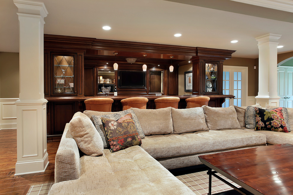 Inspiration for a timeless basement remodel in Chicago