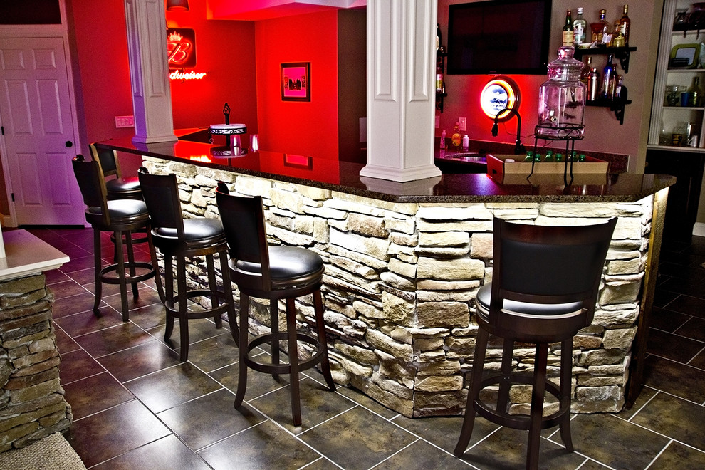 Example of a classic home bar design in St Louis