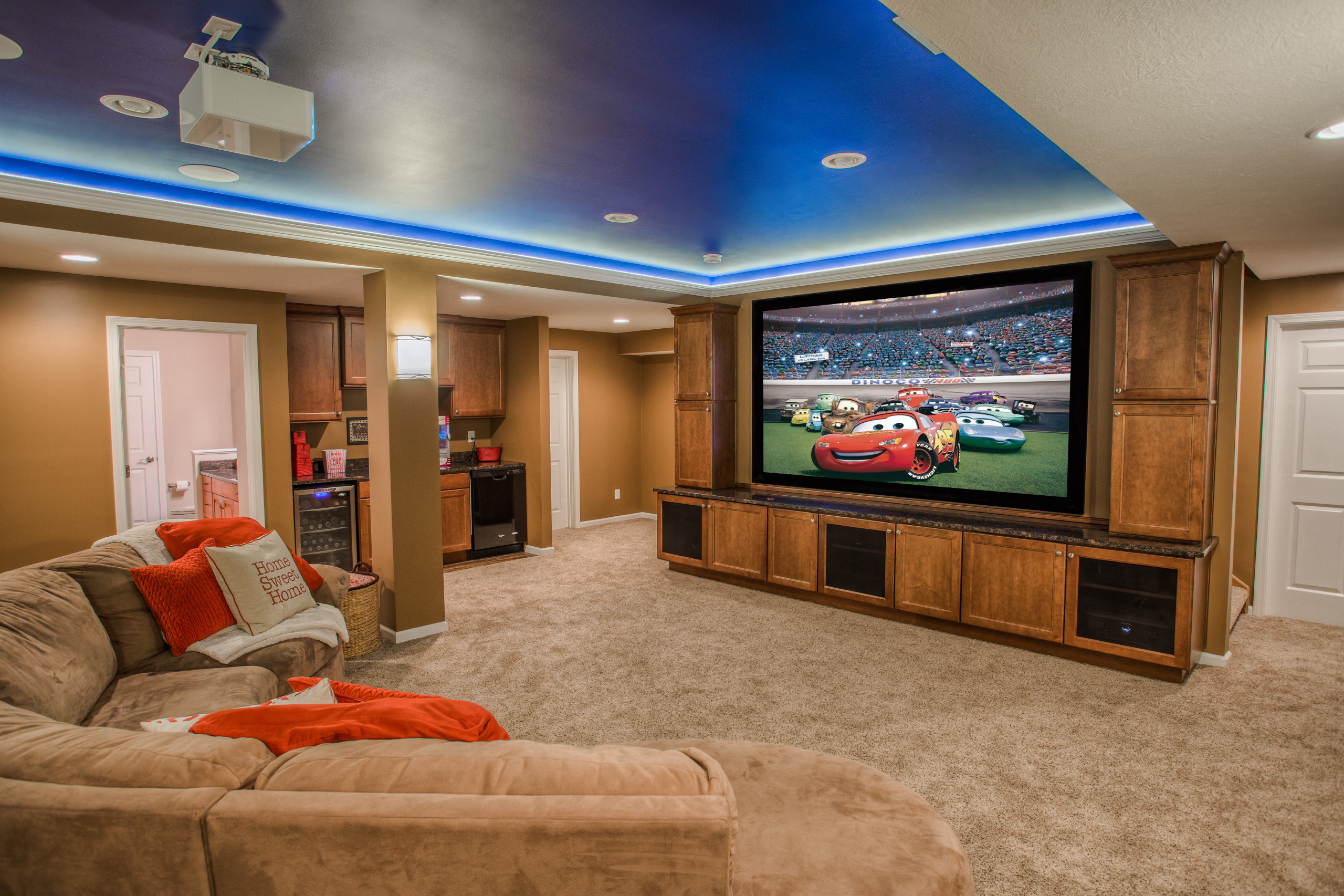 75 Beautiful Basement Home Theater Pictures & Ideas | Houzz