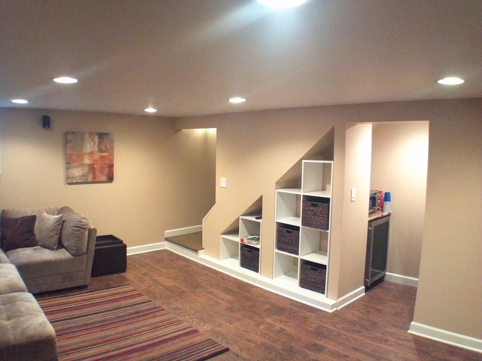 Inspiration for a timeless basement remodel in Chicago