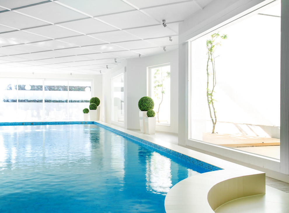 Example of a trendy indoor rectangular pool house design in Moscow