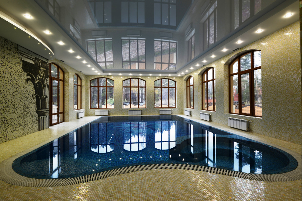 Immagine di una piscina coperta classica personalizzata