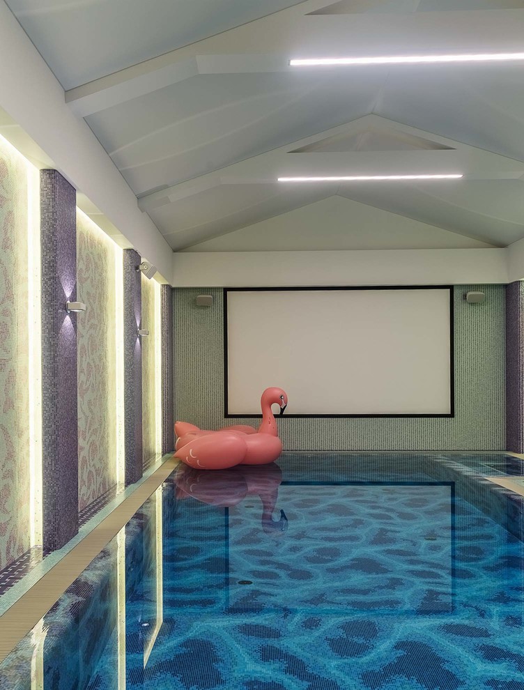 Foto di una grande piscina coperta contemporanea rettangolare