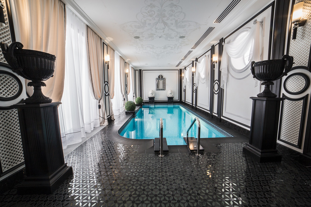 Свежая идея для дизайна: прямоугольный бассейн в доме в классическом стиле с покрытием из плитки - отличное фото интерьера