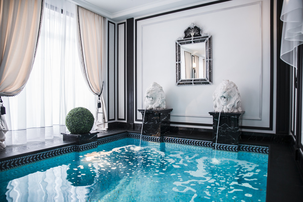 Идея дизайна: прямоугольный бассейн в доме в классическом стиле с фонтаном и покрытием из плитки