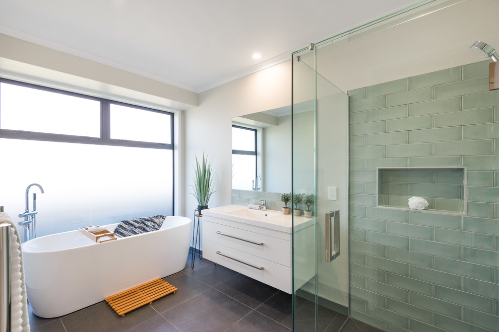 1 Ulcoats Lane Beach Style Bathroom Auckland by Real Property