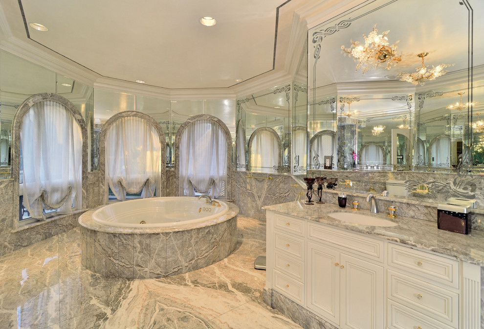 Идея дизайна: ванная комната в викторианском стиле с врезной раковиной, фасадами с утопленной филенкой, белыми фасадами, накладной ванной и серой плиткой
