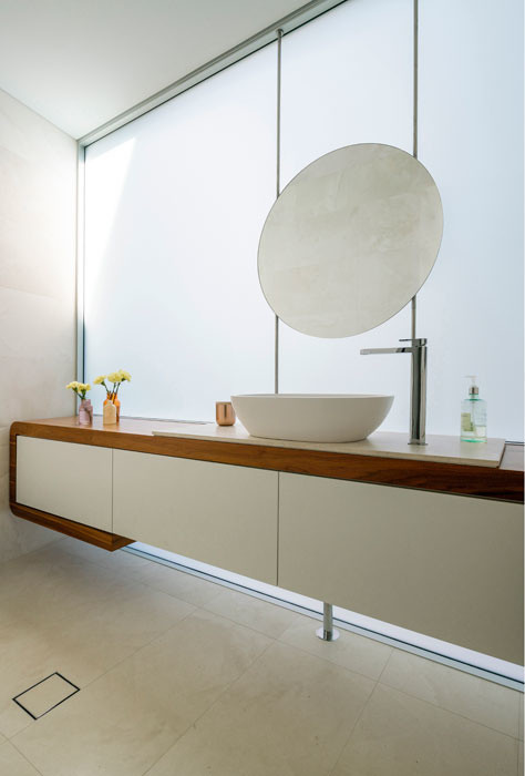This is an example of a contemporary bathroom in Perth.