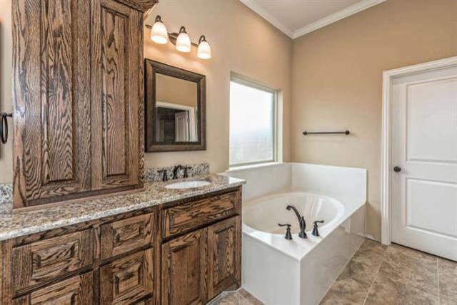 Cette photo montre une salle de bain principale chic en bois foncé avec une baignoire d'angle, une douche d'angle, WC séparés, un carrelage beige, un mur beige, un sol en carrelage de céramique, un lavabo encastré, un plan de toilette en granite, un placard avec porte à panneau surélevé et des carreaux de céramique.