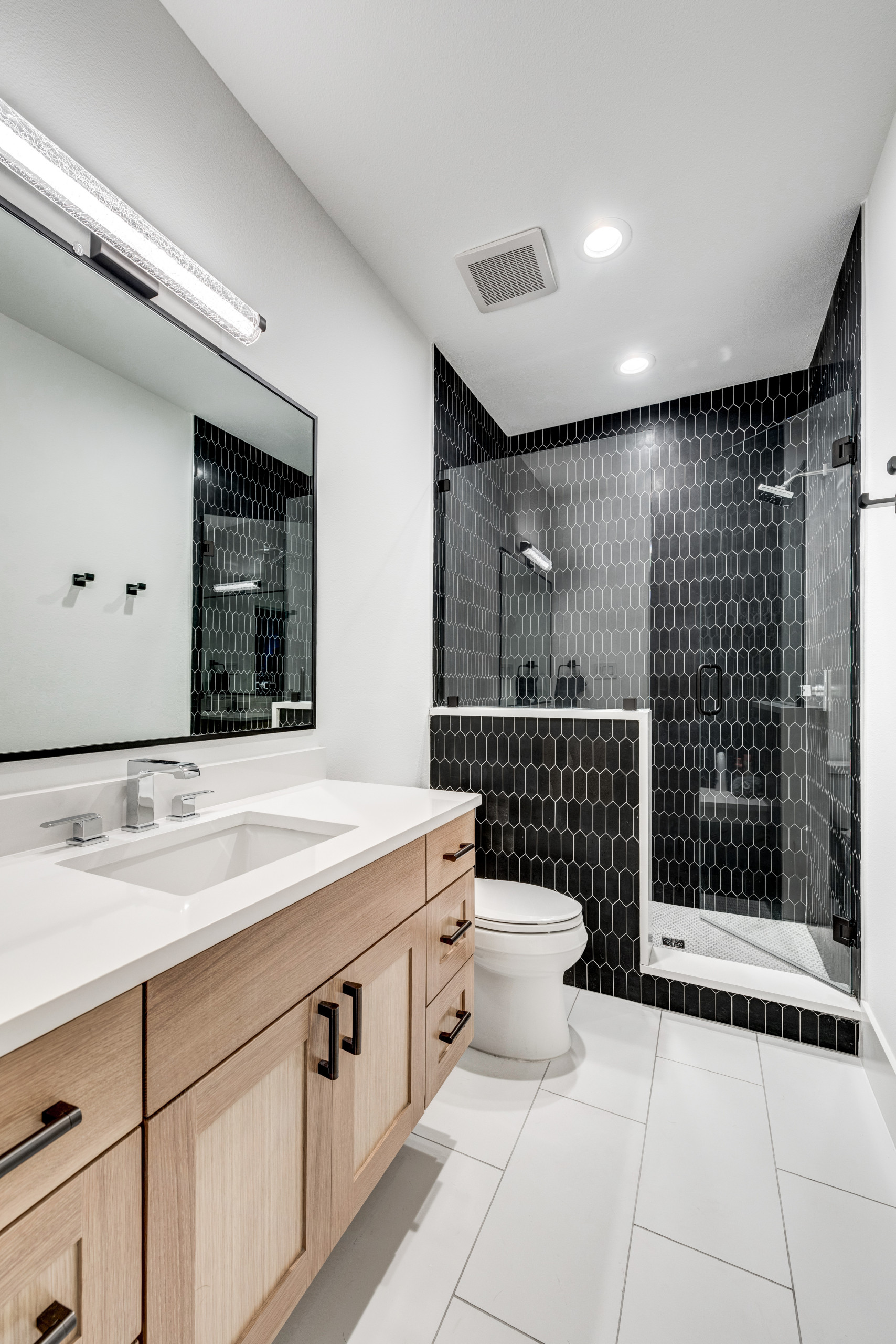 75 Black Tile Bathroom Ideas You'll Love - January, 2024