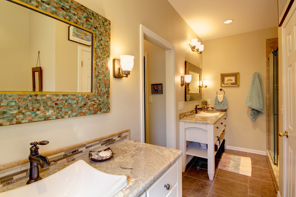 Cette image montre une salle de bain principale design de taille moyenne avec un lavabo posé, un placard en trompe-l'oeil, des portes de placard blanches, un plan de toilette en granite, une douche double, WC séparés, un carrelage beige, mosaïque, un mur beige et un sol en carrelage de porcelaine.