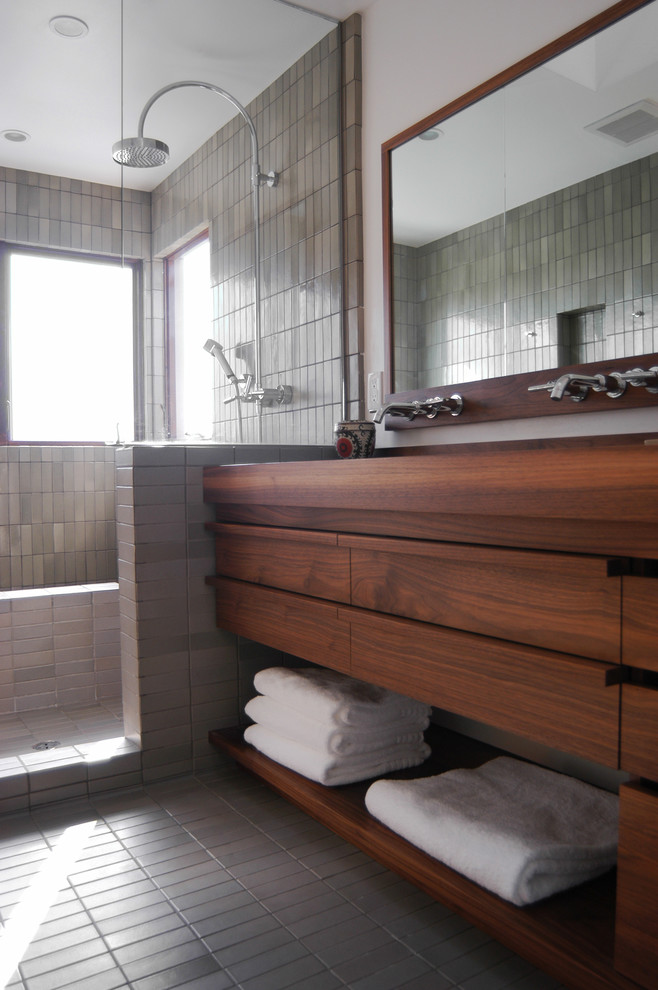 Источник вдохновения для домашнего уюта: ванная комната в современном стиле с плиткой кабанчик