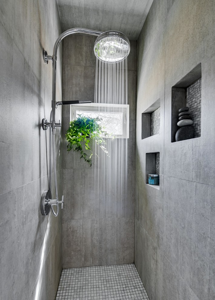 Esempio di una stanza da bagno padronale moderna di medie dimensioni con ante lisce, ante in legno scuro, doccia alcova, WC monopezzo, piastrelle grigie, piastrelle di cemento, pareti grigie, pavimento con piastrelle in ceramica e lavabo integrato