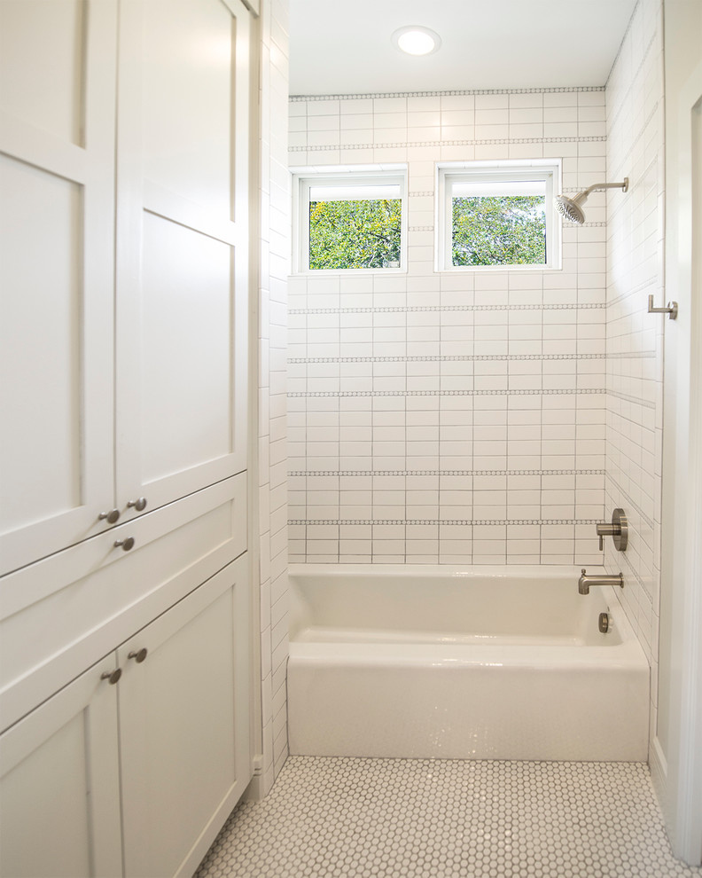 This is an example of a traditional bathroom in Austin with a shower/bath combination.