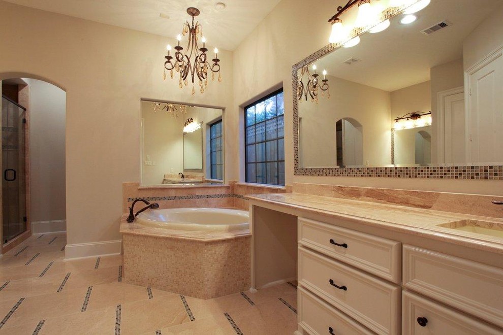 Photo of a classic bathroom in Houston.