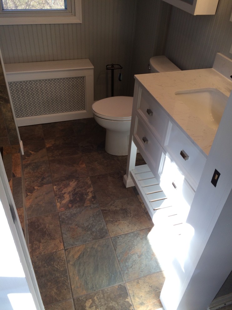 Example of a small cottage multicolored tile and ceramic tile ceramic tile doorless shower design in Richmond with furniture-like cabinets, white cabinets, a two-piece toilet, gray walls and an integrated sink