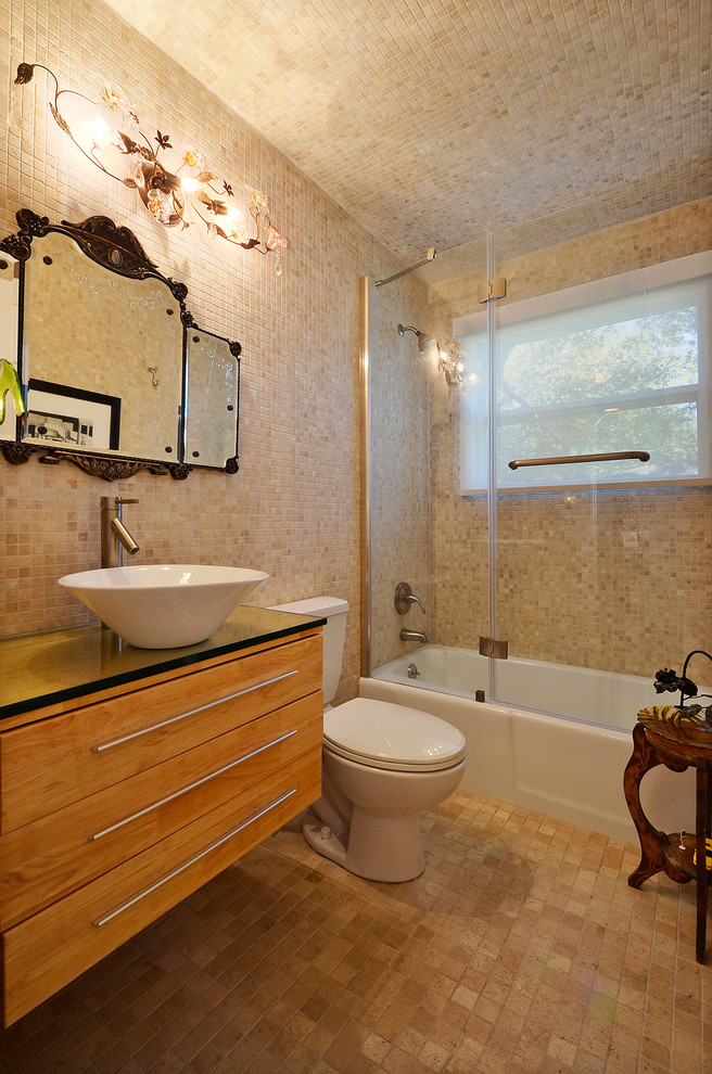 Idéer för att renovera ett funkis badrum, med ett fristående handfat
