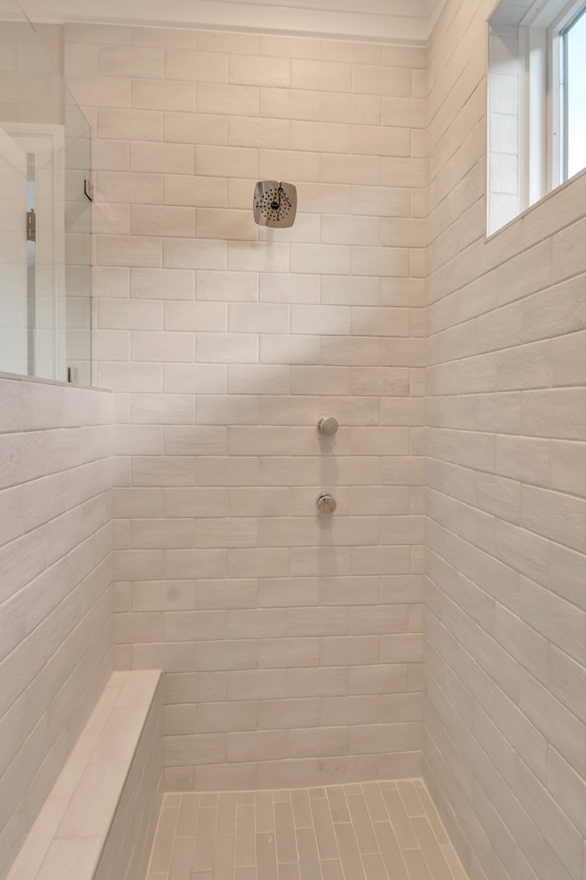 Ispirazione per una stanza da bagno contemporanea di medie dimensioni