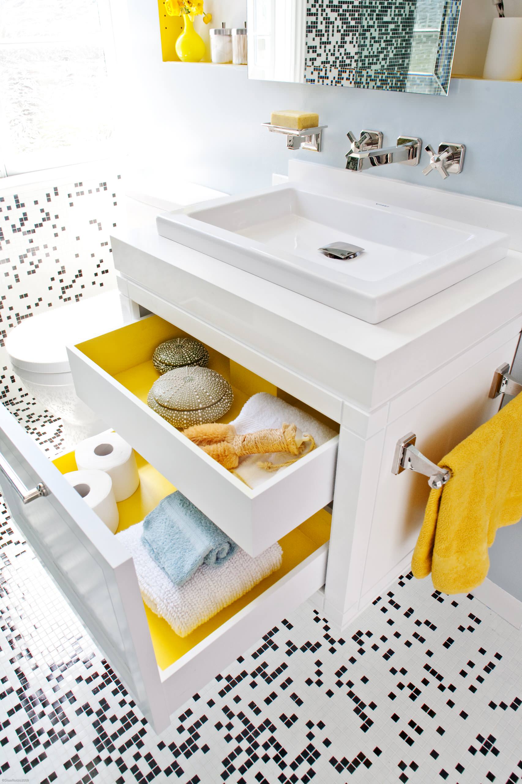 Ideas de almacenaje para baños pequeños  Крошечные ванные, Решения для  хранения в ванной, Хранение вещей в маленькой ванной