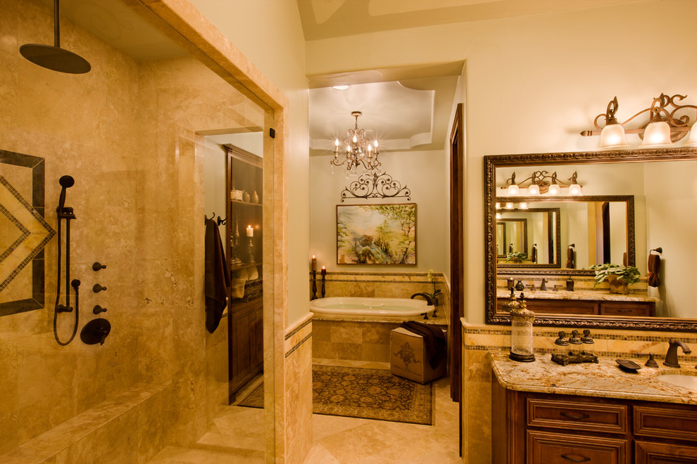 Idée de décoration pour une très grande salle de bain principale méditerranéenne en bois brun avec un lavabo posé, un placard en trompe-l'oeil, un plan de toilette en granite, une douche ouverte, un carrelage beige, un mur beige et un sol en travertin.