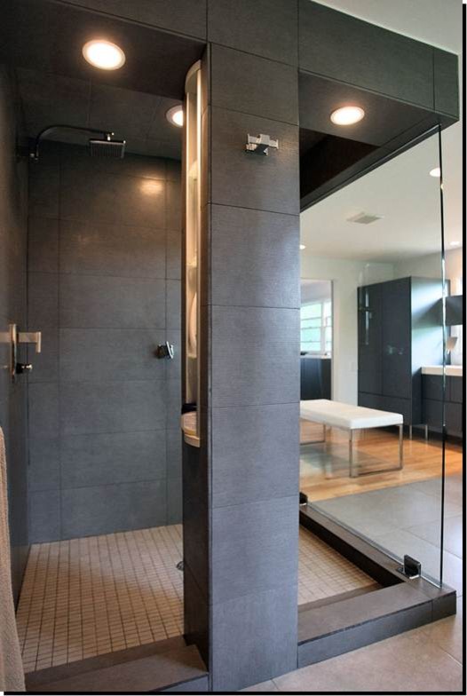 На фото: большая главная ванная комната в стиле модернизм с плоскими фасадами, серыми фасадами, отдельно стоящей ванной, бежевыми стенами, светлым паркетным полом, подвесной раковиной, столешницей из искусственного камня и угловым душем с