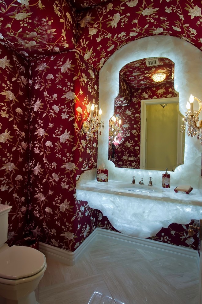 Immagine di una stanza da bagno boho chic con lavabo sottopiano