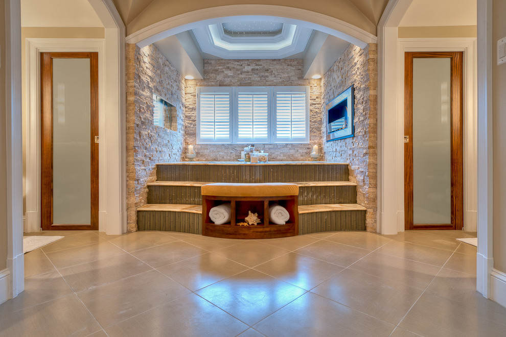 Idées déco pour une grande salle de bain principale contemporaine en bois brun avec un lavabo encastré, un placard à porte shaker, un plan de toilette en granite, une baignoire encastrée, WC séparés, un carrelage beige, un carrelage de pierre, un mur beige et un sol en travertin.