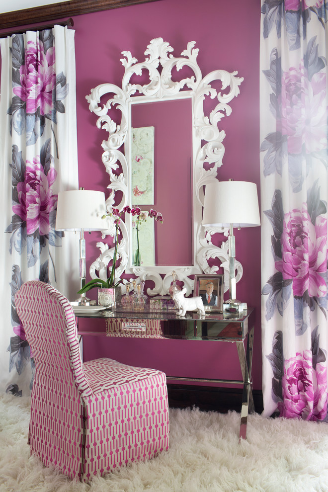 アトランタにある高級な広いトランジショナルスタイルのおしゃれなマスターバスルーム (ピンクの壁、大理石の床) の写真