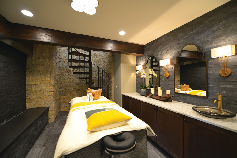 Идея дизайна: ванная комната в современном стиле с фасадами с утопленной филенкой, темными деревянными фасадами, серой плиткой, каменной плиткой, серыми стенами, полом из керамогранита, настольной раковиной и серым полом
