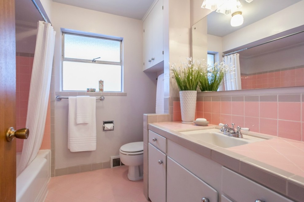 Example of a 1950s bathroom design in Seattle