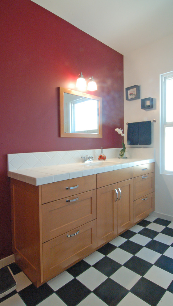 2015 photos, Bold Bath, Brookhaven Midcentury Bathroom San Luis