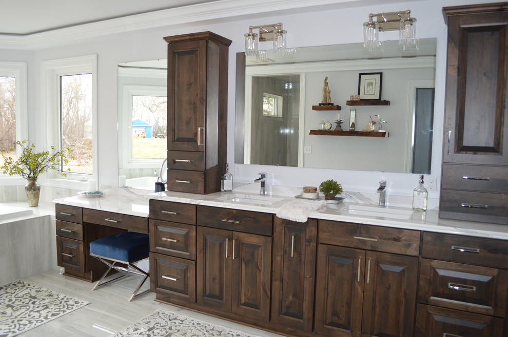Esempio di una grande stanza da bagno padronale minimalista con piastrelle grigie, piastrelle in gres porcellanato, pavimento in gres porcellanato, pavimento grigio e doccia aperta