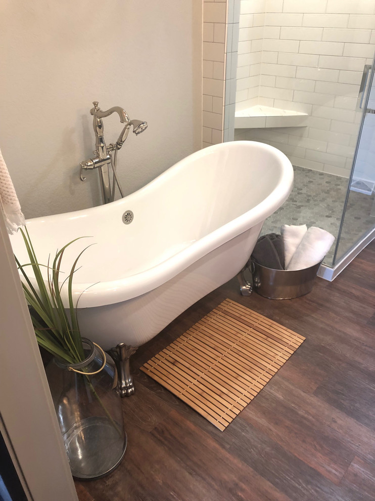 Inspiration for a medium sized urban ensuite bathroom in Other with shaker cabinets, black cabinets, a claw-foot bath, a corner shower, a one-piece toilet, white tiles, metro tiles, beige walls, vinyl flooring, a vessel sink, engineered stone worktops, brown floors, a hinged door and multi-coloured worktops.