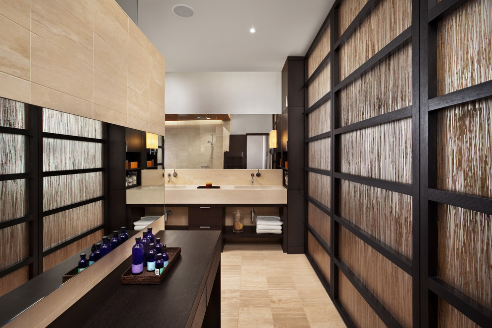 Example of a trendy bathroom design in Chicago