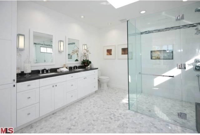 Design ideas for a medium sized contemporary bathroom in Los Angeles.