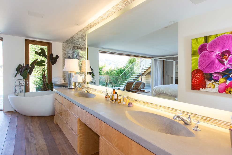 Источник вдохновения для домашнего уюта: ванная комната в современном стиле с столешницей из бетона