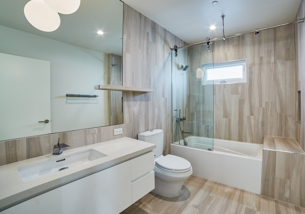 Example of a mid-sized trendy master vinyl floor bathroom design in Los Angeles with flat-panel cabinets, white cabinets, a one-piece toilet, beige walls, a console sink and quartzite countertops